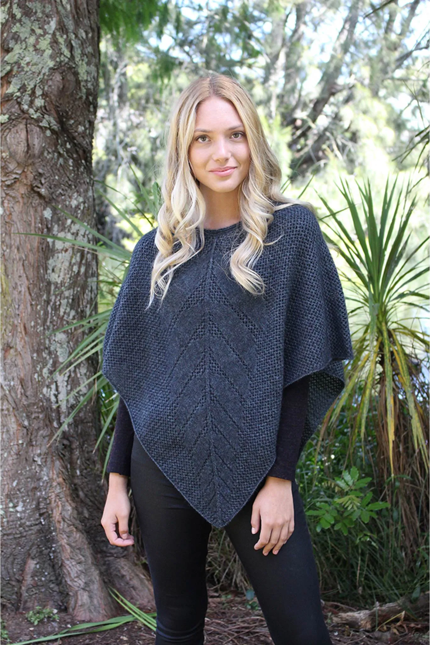 Lothlorian - Lace Poncho in Merino Wool and Possum Fur