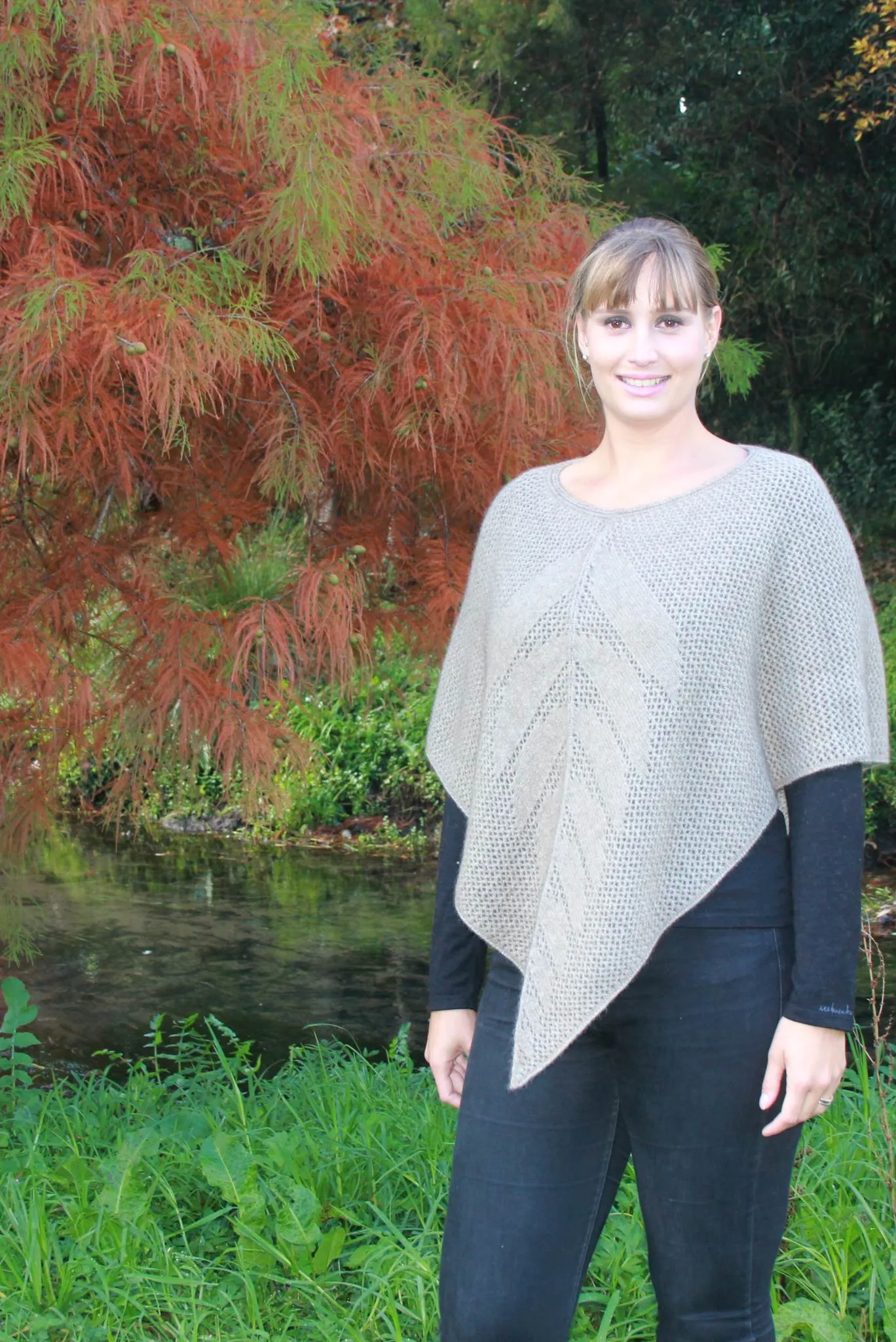 Lothlorian - Lace Poncho in Merino Wool and Possum Fur