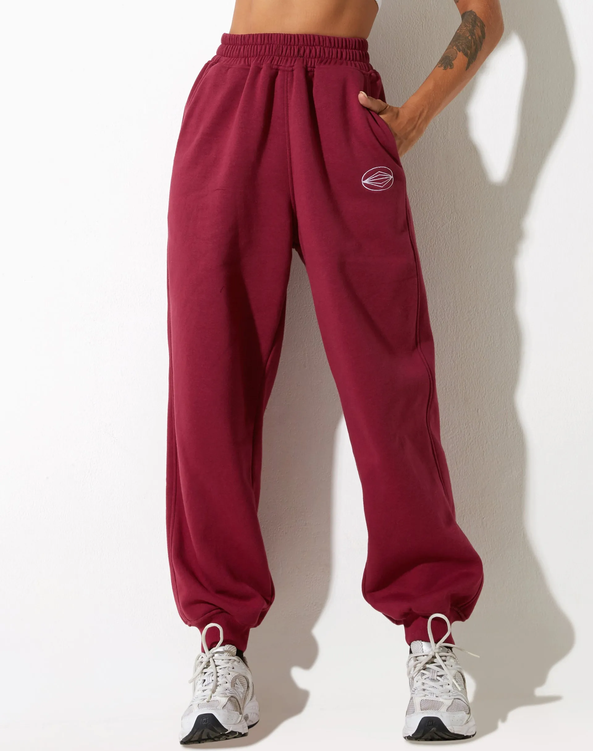 Roider Jogger in Burgundy with 'Winning Team' Embro